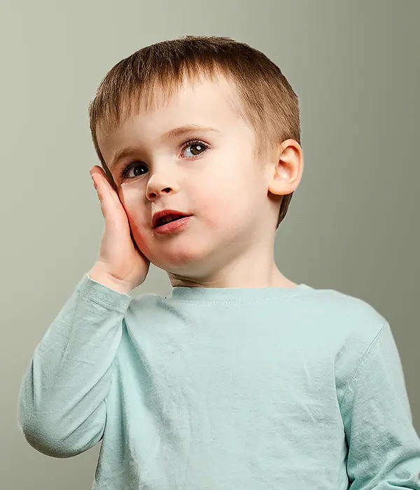 Patient experiencing tooth pain visiting for emergency dental care